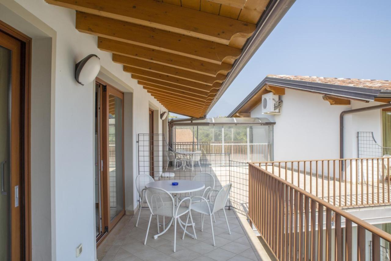 Residence Molino - Holiday Apartments Манерба-дель-Гарда Экстерьер фото
