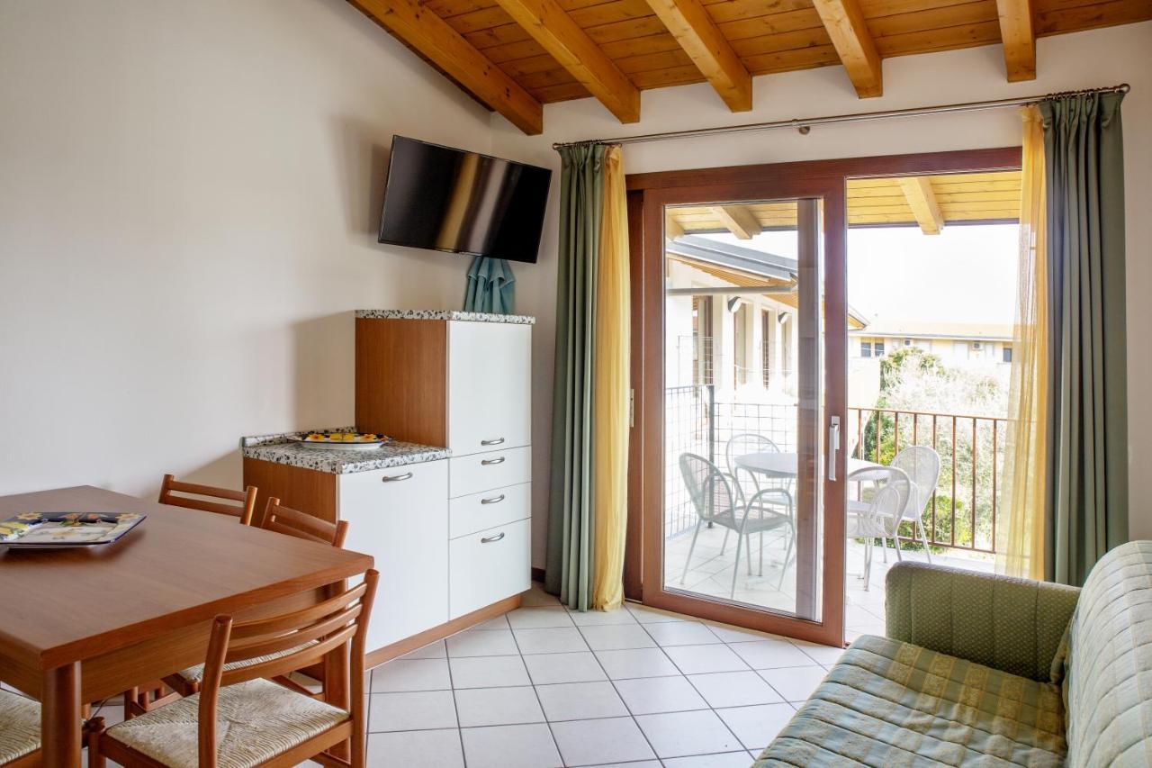 Residence Molino - Holiday Apartments Манерба-дель-Гарда Экстерьер фото