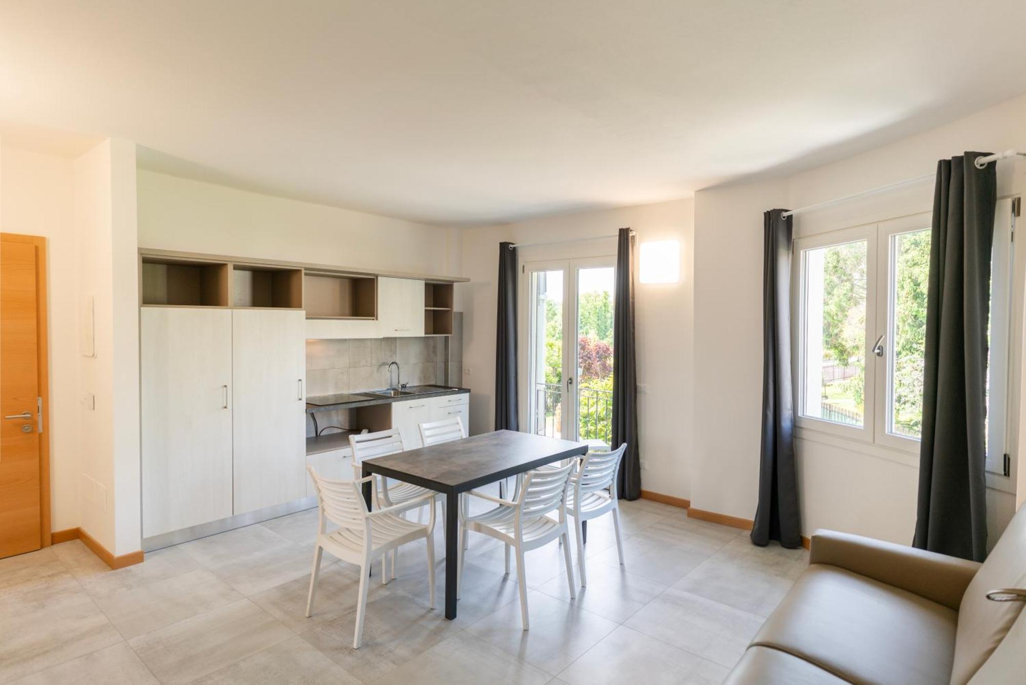 Residence Molino - Holiday Apartments Манерба-дель-Гарда Экстерьер фото