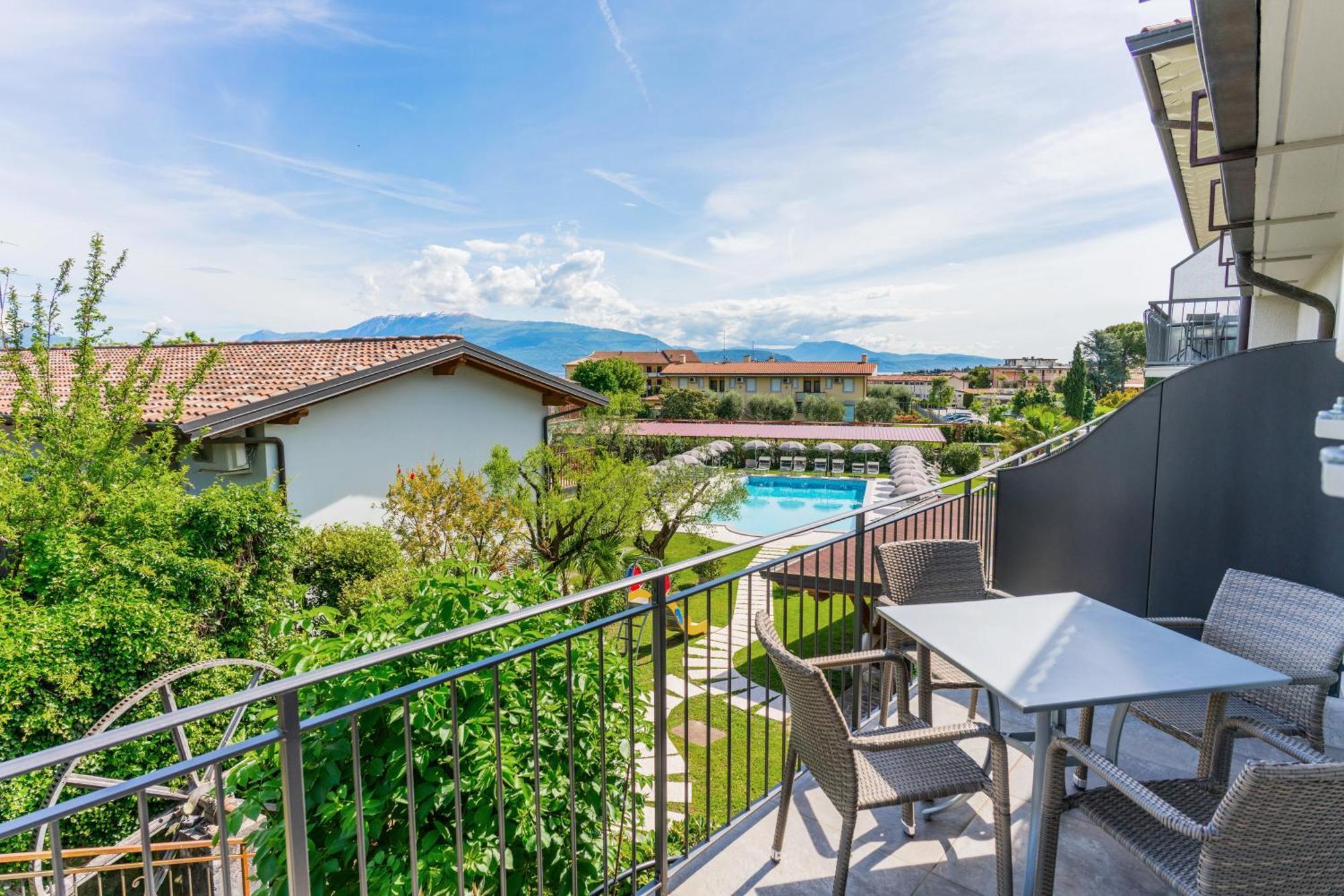 Residence Molino - Holiday Apartments Манерба-дель-Гарда Экстерьер фото