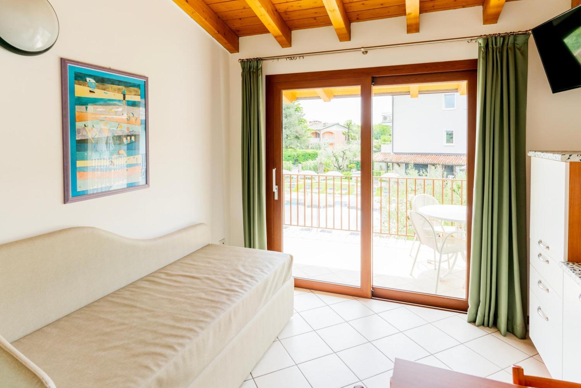 Residence Molino - Holiday Apartments Манерба-дель-Гарда Экстерьер фото