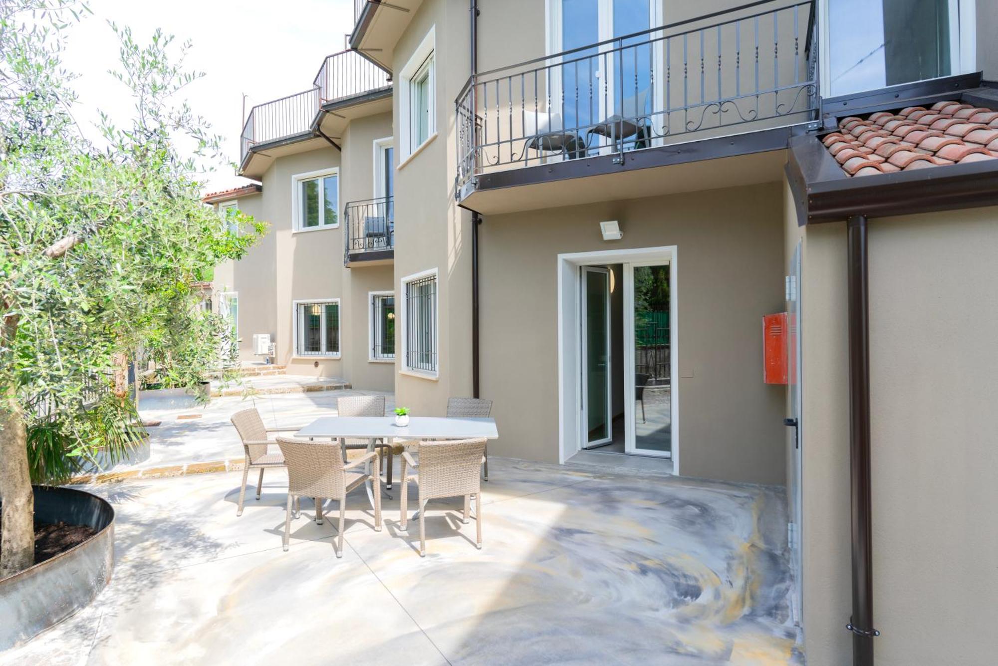 Residence Molino - Holiday Apartments Манерба-дель-Гарда Экстерьер фото