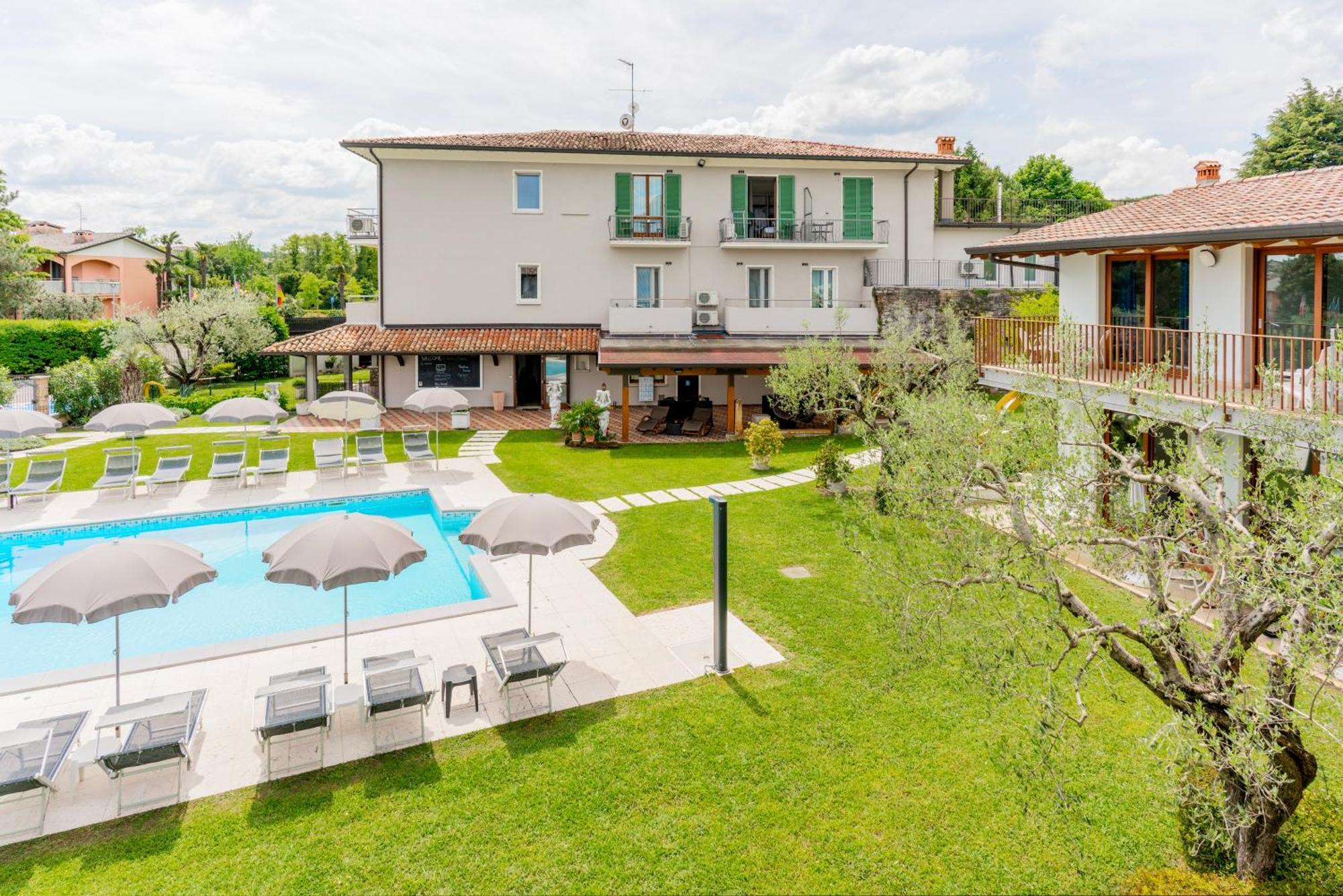 Residence Molino - Holiday Apartments Манерба-дель-Гарда Экстерьер фото