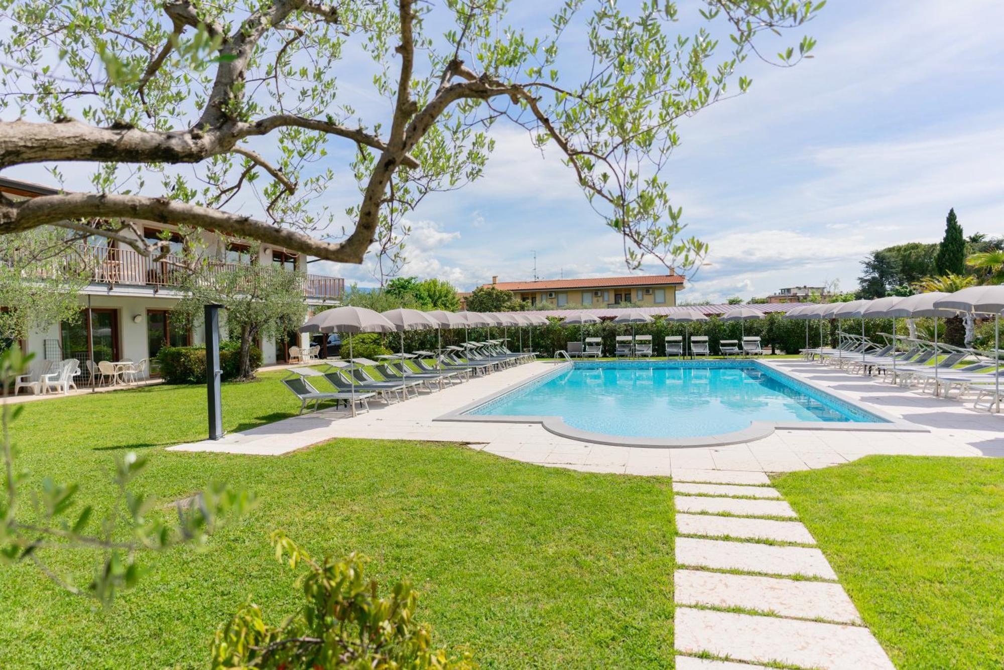 Residence Molino - Holiday Apartments Манерба-дель-Гарда Экстерьер фото