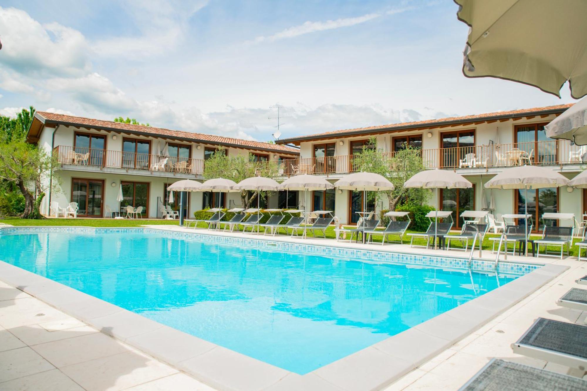Residence Molino - Holiday Apartments Манерба-дель-Гарда Экстерьер фото